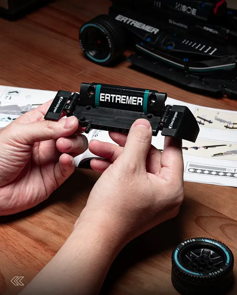 Конструктор F1 Technic Mercedes 1:10 чорна 1020 деталей, спортивна машинка мерседес ф1 конструктор, болід ф1 F1-MER фото