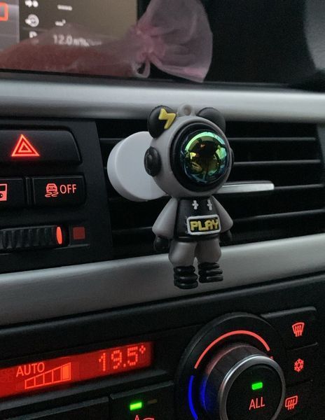 Автомобільний ароматизатор Астронавт Чорний в авто на дефлектор, пахучка астронавт в машину з арома таблеткою ASTBLCK фото